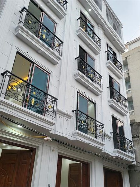 Bán Nhà 40m2- 5 tầng oto gần nhà gần Hồ Sen Đức Diễn quận Bắc Từ Liêm hơn 8 tỷ